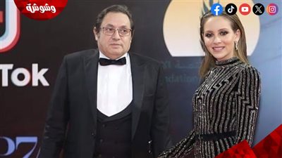 بالفيديو.. عادل عوض يبكي في حفل زفاف ابنته وقبلة على رأسه منها