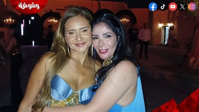 ضحك وحضن وفستان جذاب.. أول ظهور لـ نيللى كريم بعد طلاقها