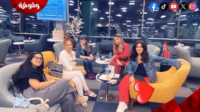 نجمات الفن فى المطار