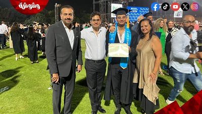 أسامة منير يحتفل بتخرج ابنة من الجامعة