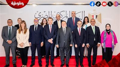 محافظ البنك المركزي المصري يوقع على ميثاق 