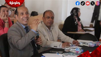 محمد ثروت يناقش مشروعات طلاب إعلام الشروق