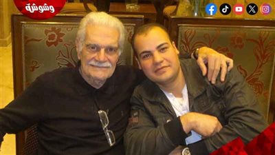 عمر الشريف الفنان العالمى الذى جلس مع عاملات الأستوديو على الأرض يتناول غداه.. هذه حكايتى معه