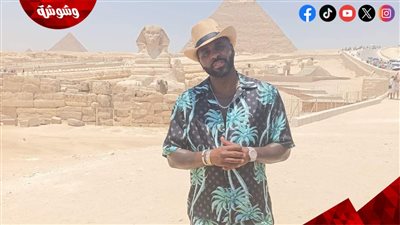 أهرامات الجيزة تستقبل جيسون ديرولو