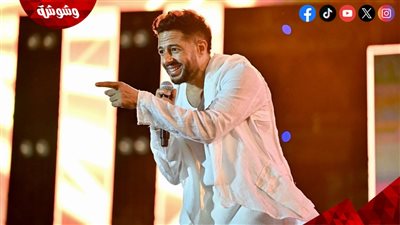 بالورود والأحضان.. استقبال حار لـ محمد حماقي بالرياض