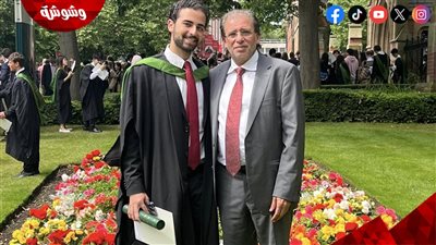 خالد يوسف يحتفل بتخرج نجله من الجامعة بإنجلترا