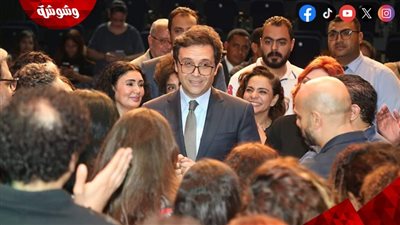 وزير الثقافة يشاهد عرض 