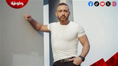 أحمد السقا الفنان الوحيد بجنازة محمد نصر