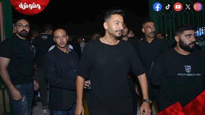 تامر مرسي وكريم عبدالعزيز وكرارة والعوضي يتلقون العزاء في منتجي سينرجي