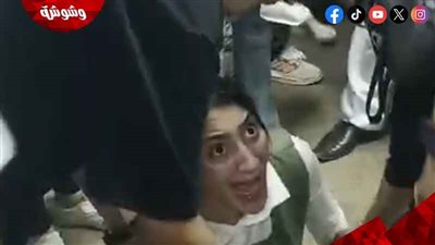 صرخت ووقعت على الأرض.. زوجة عصام صاصا تدخل في نوبة بكاء هستيري بعد قرار حبسه 6 أشهر
