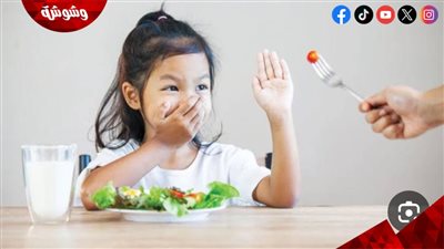 كيف أحسن علاقة طفلي بالطعام؟.. استشاري تربوي يجيب