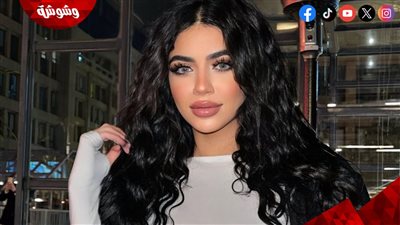 دينا هادي فتاة تعمل في تياترو بسبب  