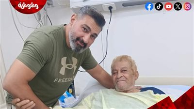 ياسر جلال يزور صالح العويل في المستشفى بعد تعرضه لوعكة صحية