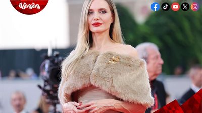 حقيقة العلاقة الغرامية الحميمة بين أنچيلينا چولي وفنان شهير في ڤينيسيا