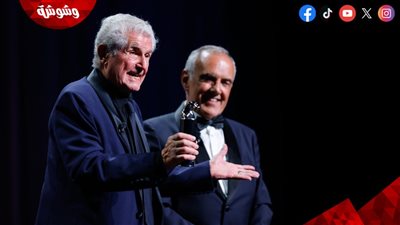  بالصور.. المخرج العالمي كود ليلوش يفوز بجائزة الأسد الذهبي في مهرجان ڤينيسيا السينمائي 