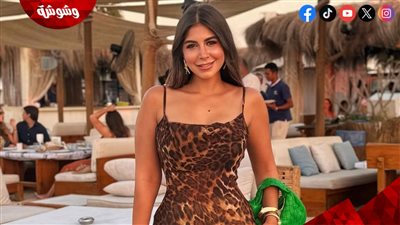 عود البطل ملفوف.. ملك قورة تخطف الأنظار بمايوه مثير على البحر