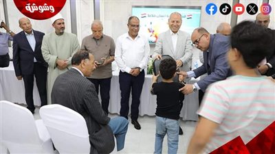 محافظ القاهرة يوزع أكثر من ١٠٠٠ حقيبة مدرسية لعدد من الأسر المستفيدة ضمن فعاليات المبادرة الرئاسية 