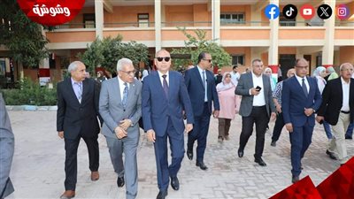 محافظ القاهرة يشارك طالبات مدرسة السيدة خديجة الصناعية بحى طرة طابور الصباح وتحية العلم بمناسبة بدء العام الدراسى الجديد‎