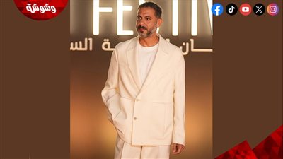 محمد فراج يعلق على السلوكيات الخاطئة في استخدام الهواتف المحمولة 