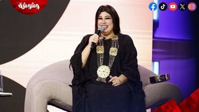 إطلالة غريبة.. فيفي عبده ترتدي الملس الصعيدي بالرياض (صور)