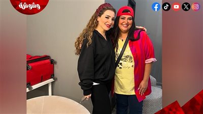 دعاء رجب تلتقي مي عز الدين في كواليس مسرحية 