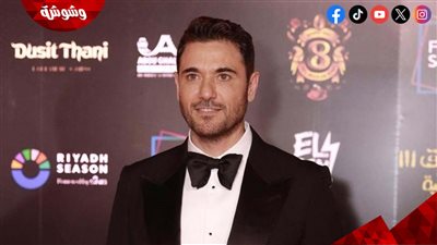 افتتاح القاهرة السينمائي.. أحمد عز يُهدي تكريمه بجائزة فاتن حمامة للزعيم 