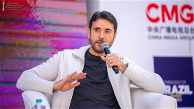 أحمد عز: أمي هي سبب نجاحي