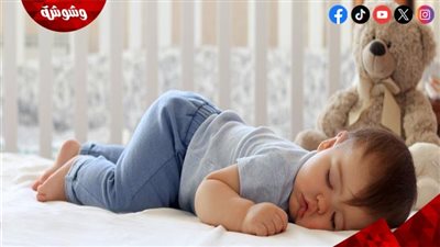 نوم الطفل علي بطنه.. متى يكون خطرا؟
