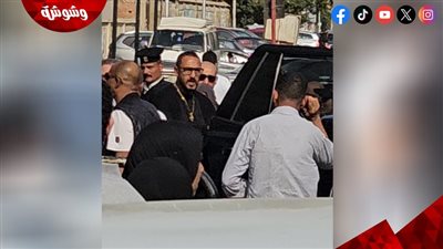 رنا رئيس وهاني محروس.. أبرز حضور جنازة والدة مي عز الدين
