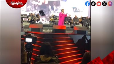 فاجأت الجمهور بوزنها الزائد.. وصلة رقص لـ شيرين على أنغام 