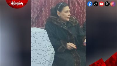 مصدومة.. بدرية طلبة تنهار من البكاء في عزاء زوجها
