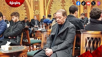 مدحت صالح وأشرف زكي من أوائل الحضور في عزاء محسن التوني