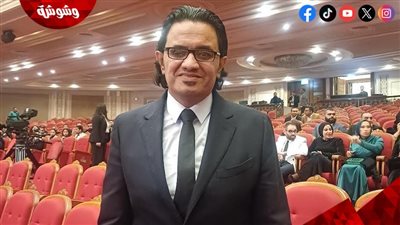 الشاعر رمضان محمد: تكريم النجوم وهما عايشين لفتة إنسانية رائِعة من 