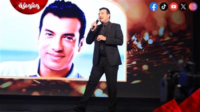 إيهاب توفيق يرقص على أغنية النادي الأهلي في حفل 