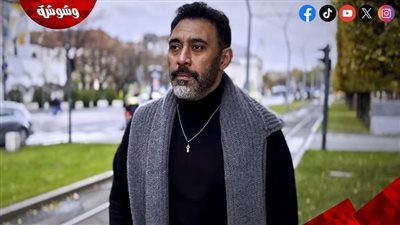 عمرو مصطفى يروّج لأحدث أغانيه 