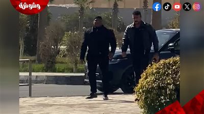 وصول المنتج تامر مرسي وأحمد العوضي لجنازة والد ياسمين عبد العزيز