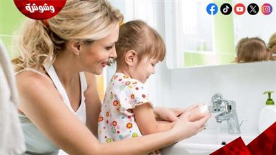 إليك أفضل الطرق لتعليم طفلك عادات الحمام الصحية