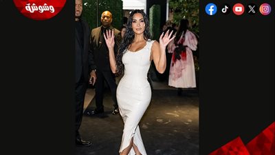 ترتدي الكورسيه.. كيم كارداشيان مستعدة للمعاناة من أجل الموضة