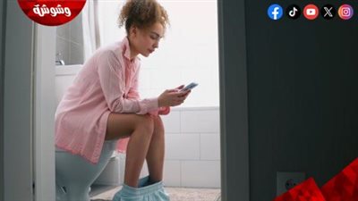 احذر استخدام الهاتف في المرحاض.. لهذا السبب