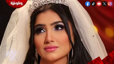 مي عمر تخطف الأنظار بـ 