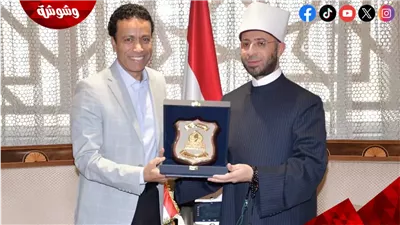 تقديرًا لدوره في نشر القيم المجتمعية.. وزير الأوقاف يُكرّم سامح حسين