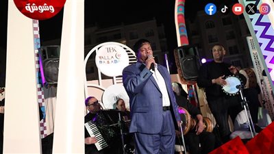عبد الباسط حمودة يشدو بأجمل أغانيه في 