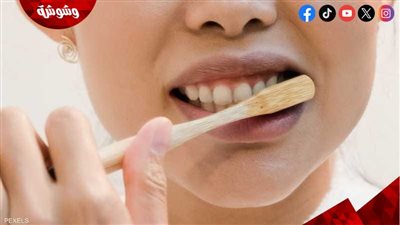 أخطاء شائعة عند تنظيف الأسنان.. احذرها 
