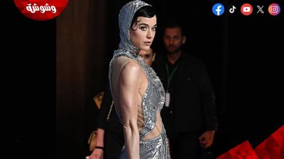 كاتي بيري تخطف الأنظار بإطلالة جريئة