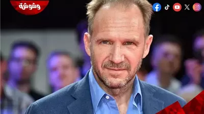  رالف فاينس يثير الجدل في أحدث ظهور له.. تفاصيل وصور