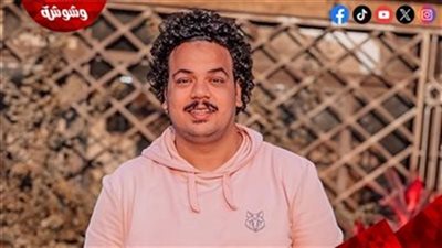 مصطفى غريب عن فريق عمل 