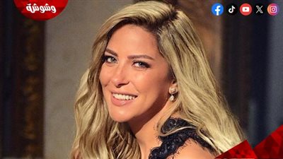  ريم مصطفى تتألق بإطلالة صيفية ساحرة على الشاطئ وتبهر جمهورها بجمالها الطبيعي 