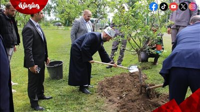 وزير الأوقاف يغرس شجرة مصرية على أرض الشهداء في زغرب‎