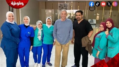 محمود حميدة يزور صبري عبدالمنعم في المستشفى