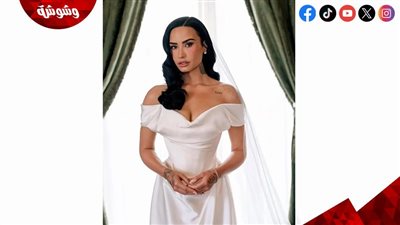 بإطلالة أسطورية.. ديمي لوفاتو تحتفل بزفافها